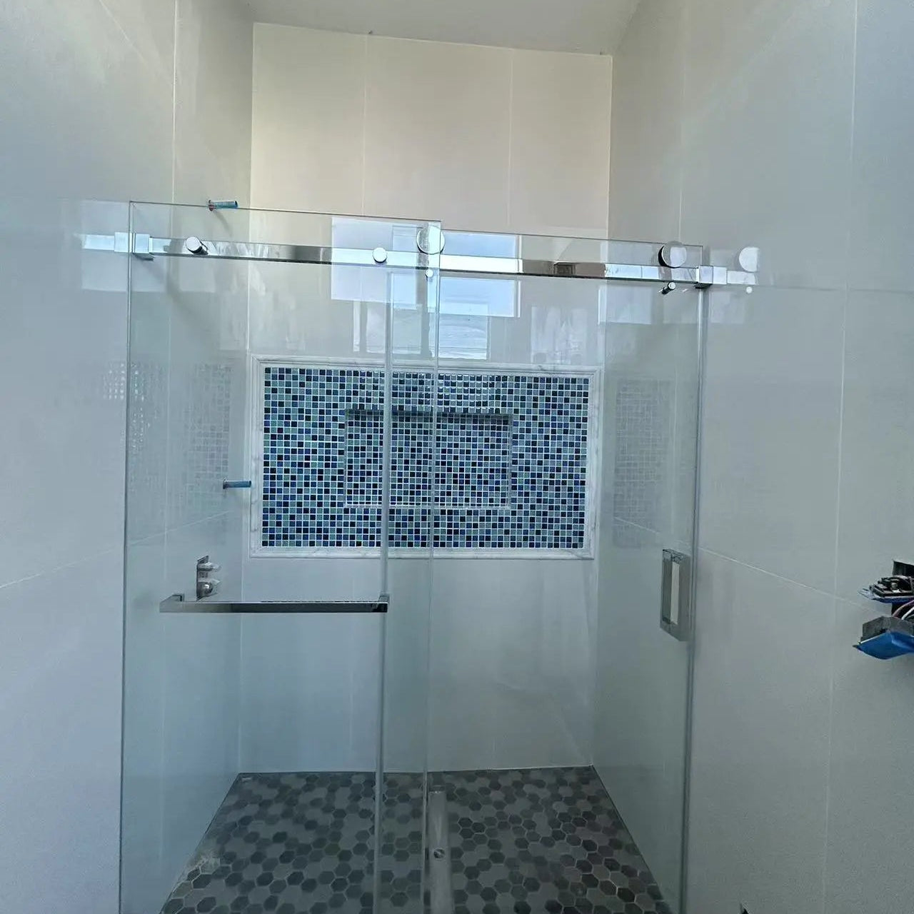 Say Goodbye to Soggy Floors: The Practicality and Style of Bakiwhs Shower Doors - Bakiwhs
